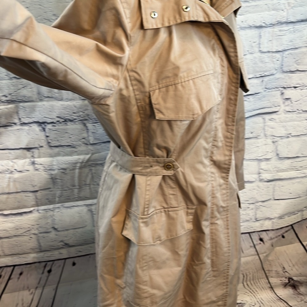 MaxMara Beige Trench Coat Size 12 Flap Pockets Tab Faux Belt Full Zipper & Snaps - Picture 4 of 13